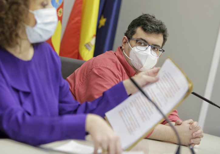 Maite Ibáñez i Álvaro Pons en la presentació.